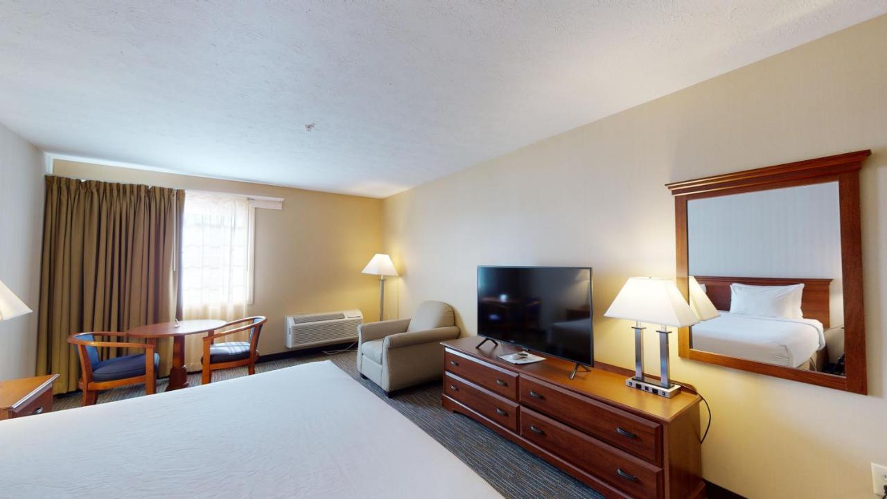 Ramada By Wyndham Strasburg - Shenandoah Valley Dış mekan fotoğraf