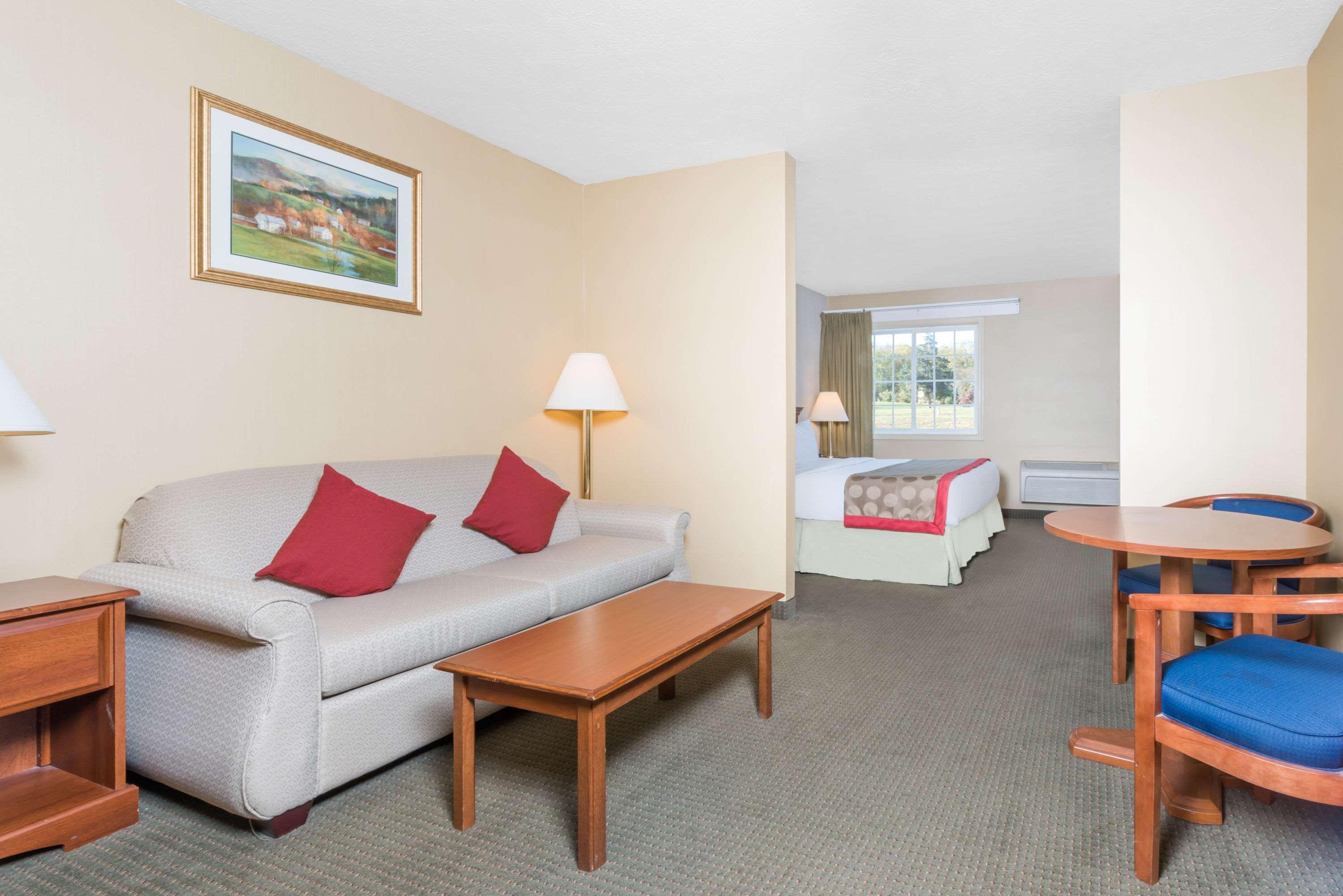Ramada By Wyndham Strasburg - Shenandoah Valley Dış mekan fotoğraf